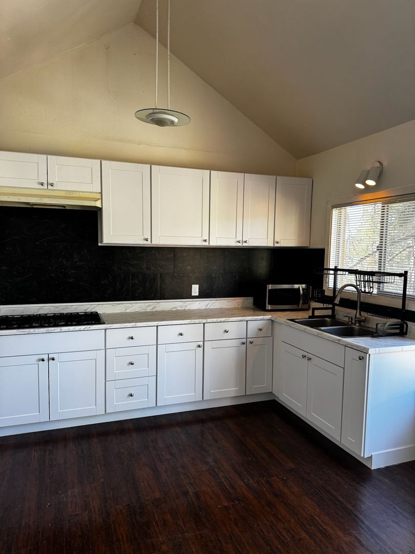 Kings Beach Apartment: 212 Beaver Street