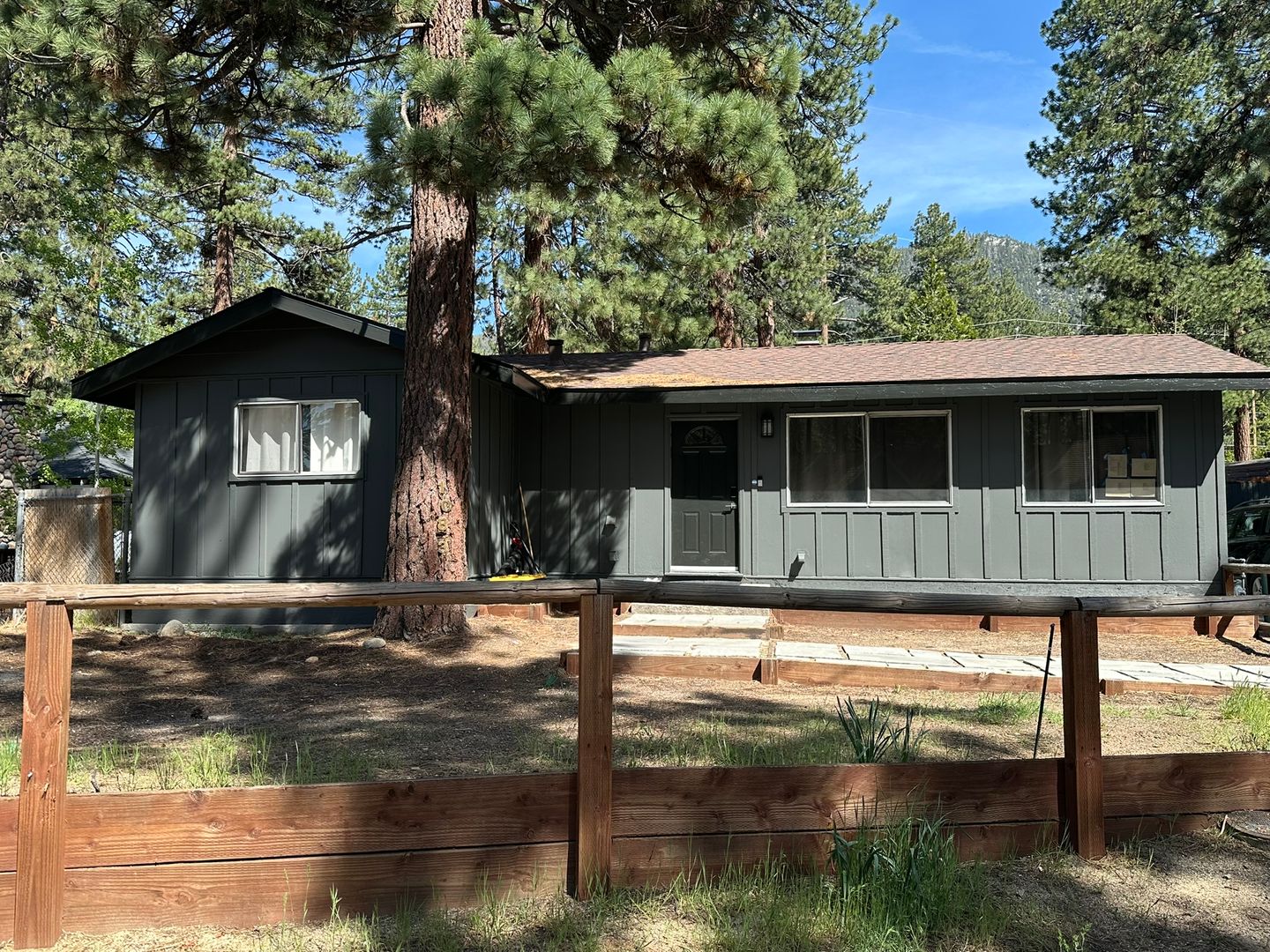 South Lake Tahoe House: 1083 Aspenwald Rd.