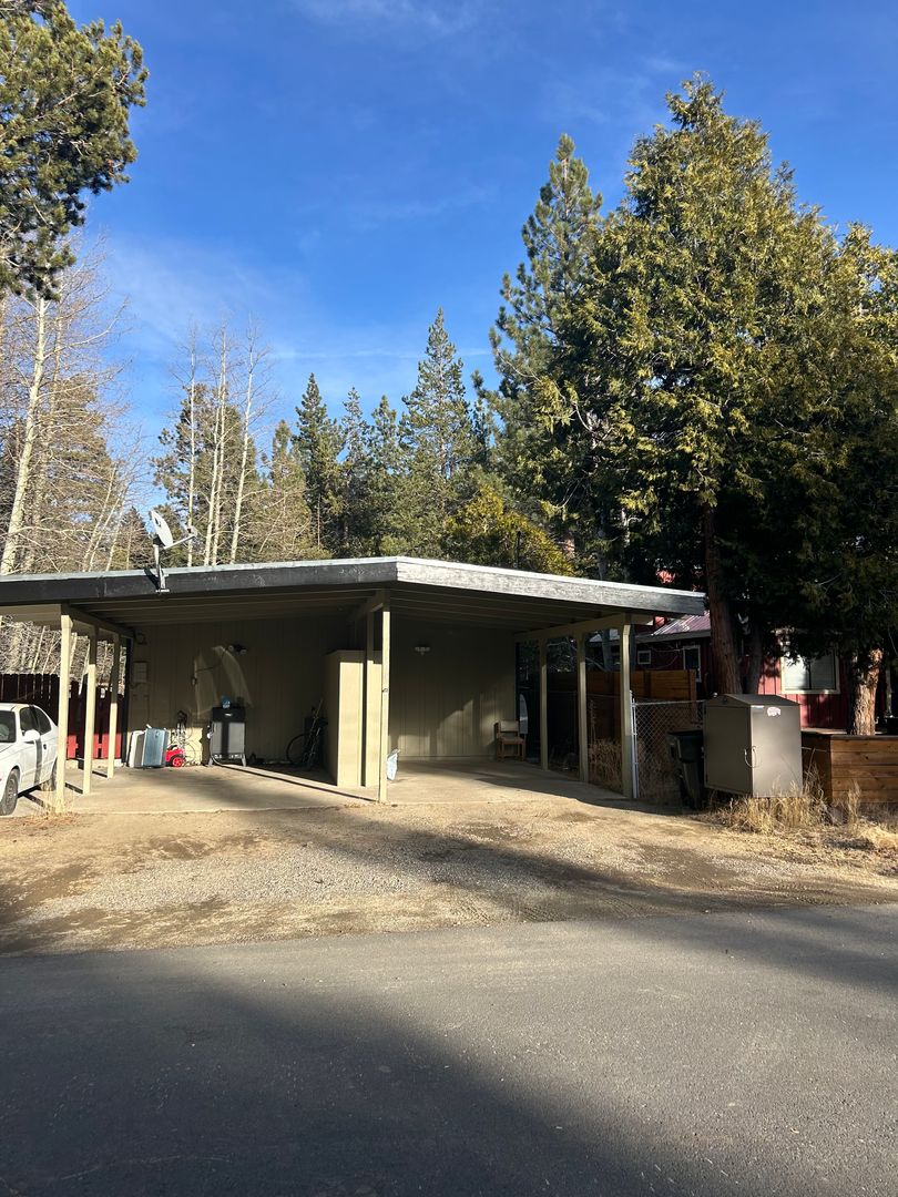 South Lake Tahoe Apartment: 1147 Dedi Ave