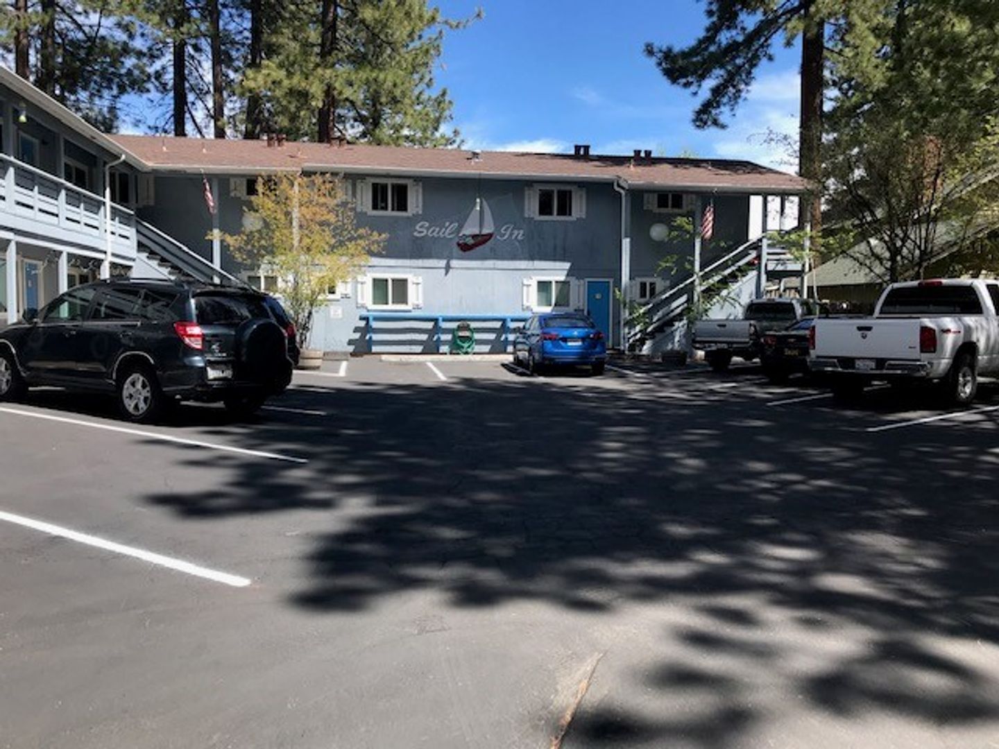 South Lake Tahoe Apartment: 861 Lakeview Ave