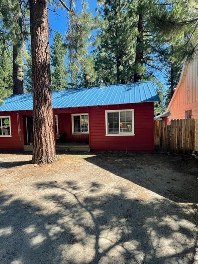 South Lake Tahoe Apartment: 1129 Martin Ave