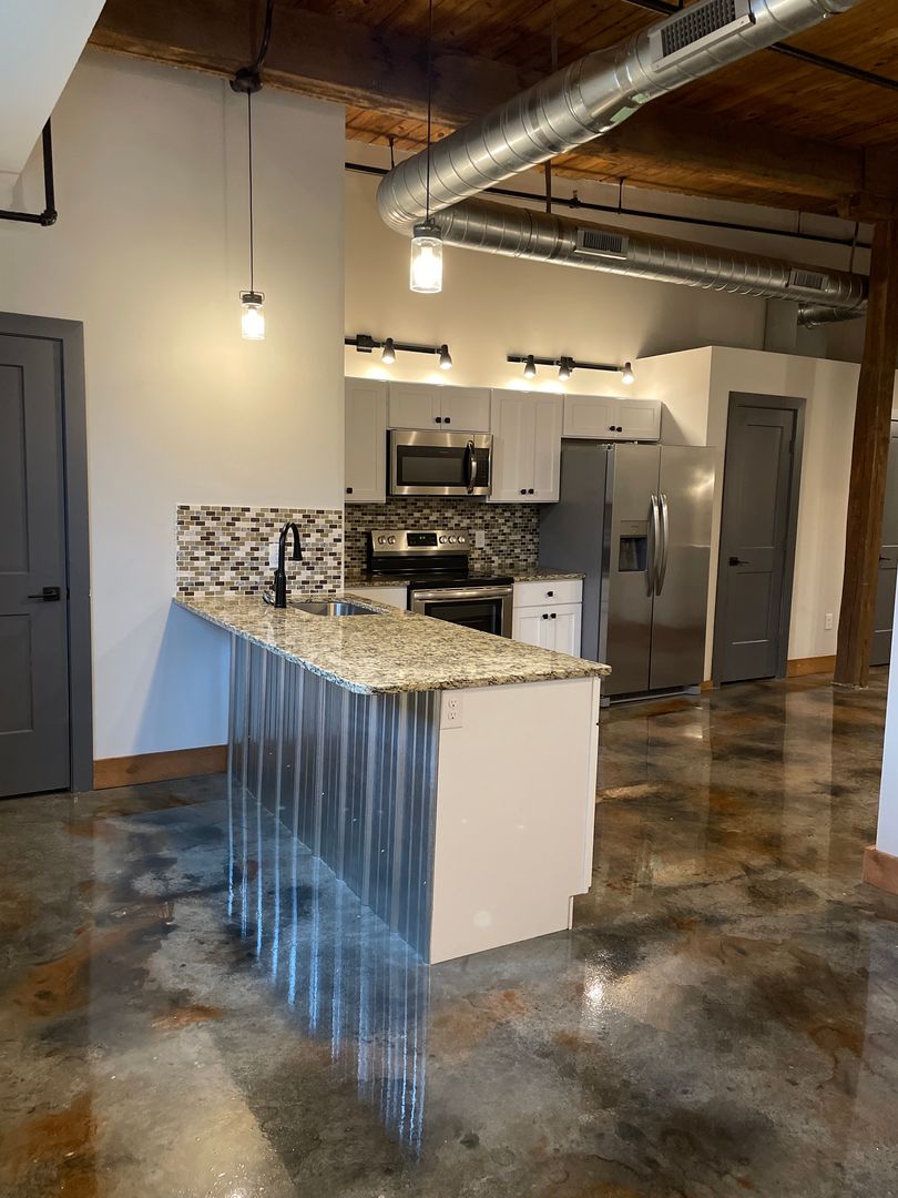 Red Lion Apartment: 252 N Franklin Street
