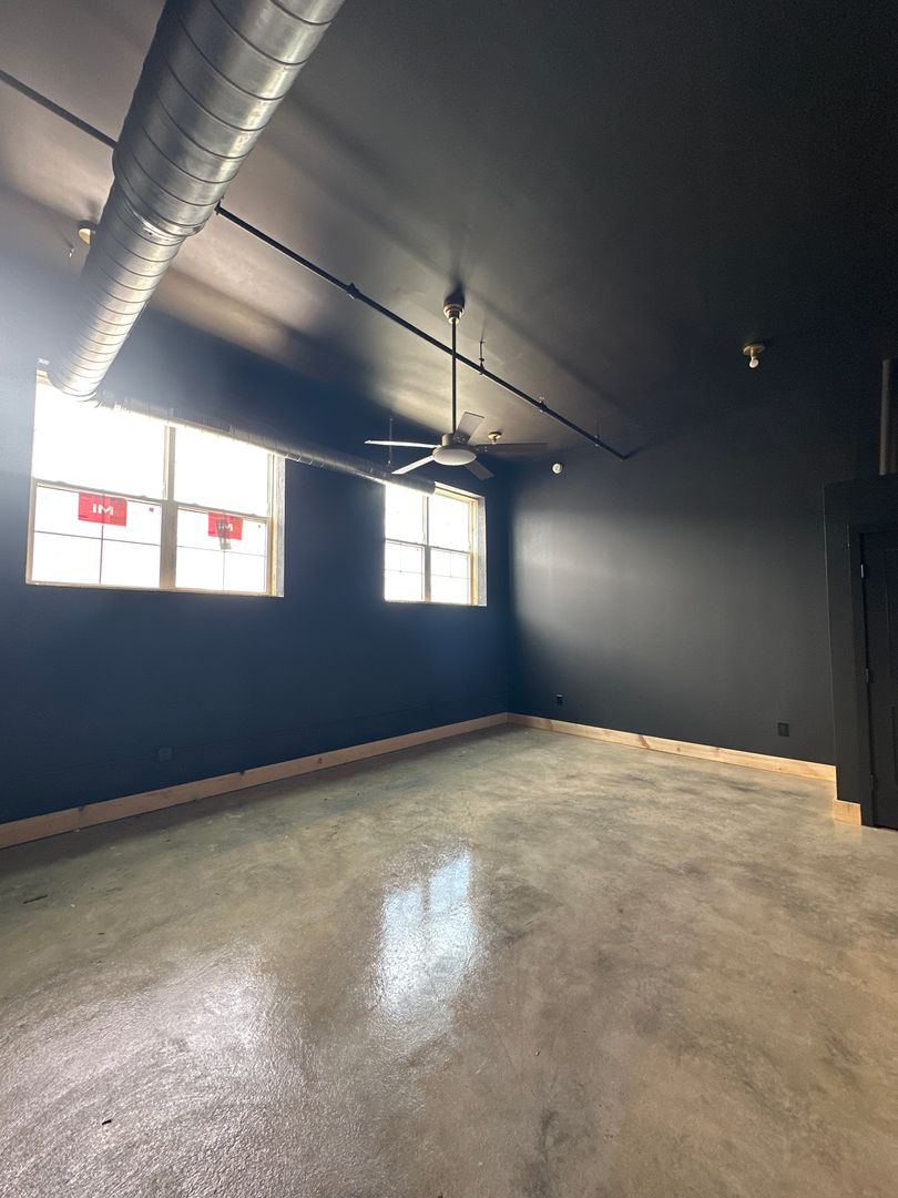 Red Lion Apartment: 21 West Broadway - Apt 206