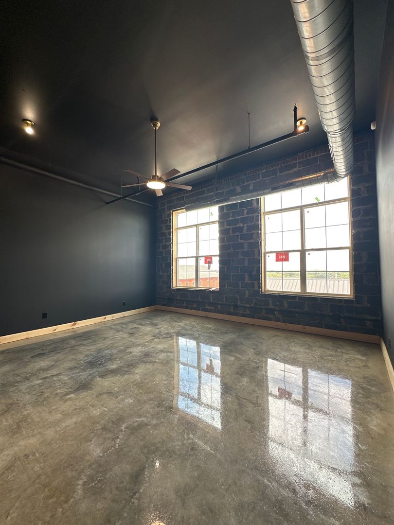Red Lion Apartment: 21 West Broadway - Apt 305
