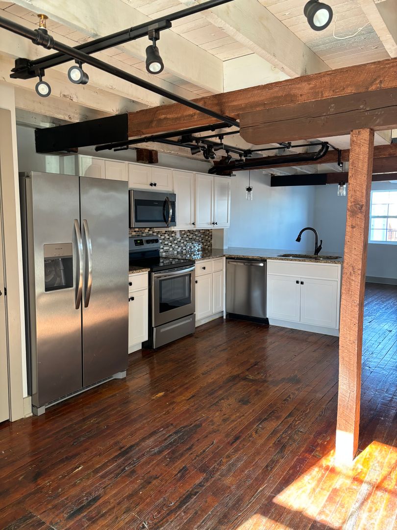 Dallastown Apartment: 18 E Maple St