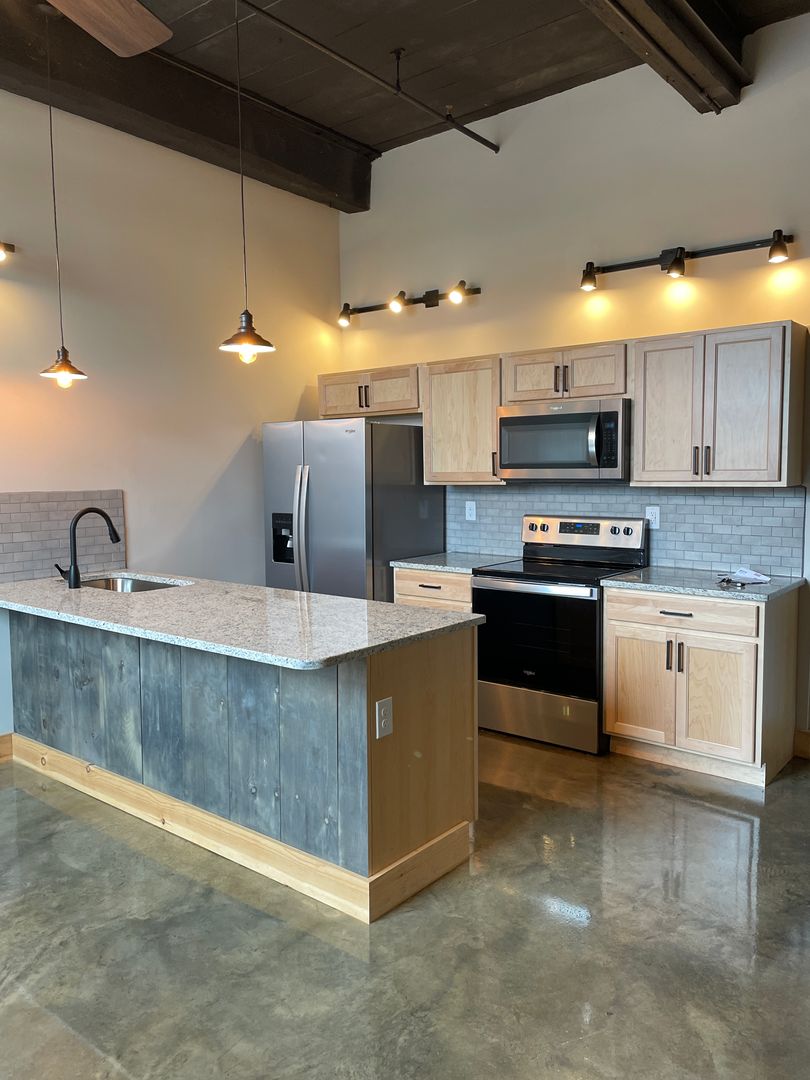 Red Lion Apartment: 214 N Franklin Street