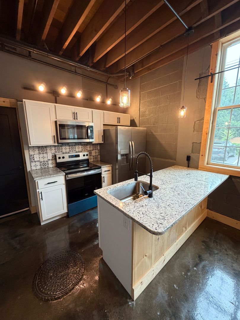 Hanover Apartment: 210 S Railroad Street - Apt 101