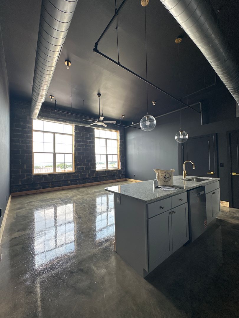 Red Lion Apartment: 21 West Broadway - Apt 306