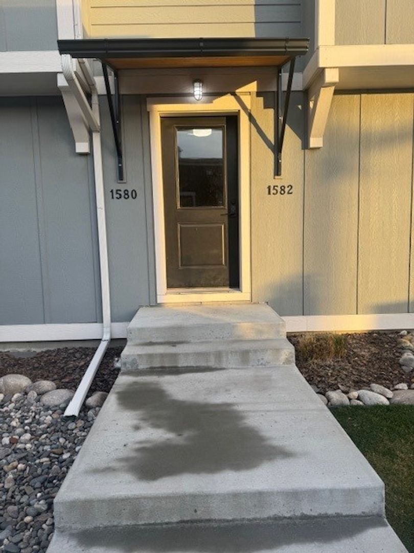 Billings Apartment: Mullowney Lane & River Edge Road