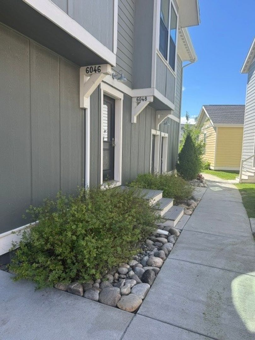 Billings Apartment: 6046-6048 Farmstead Ave