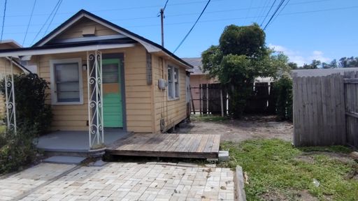 Studio Cottage in Seminole
