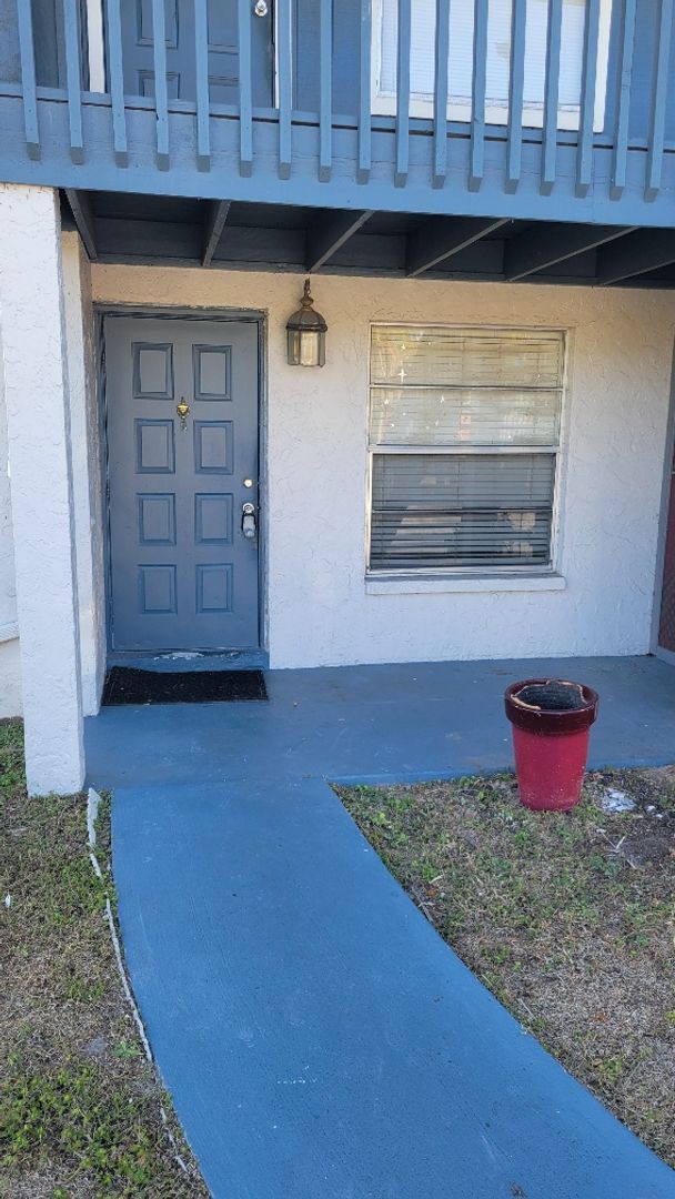 Tampa Apartment: 8419 Camden St.