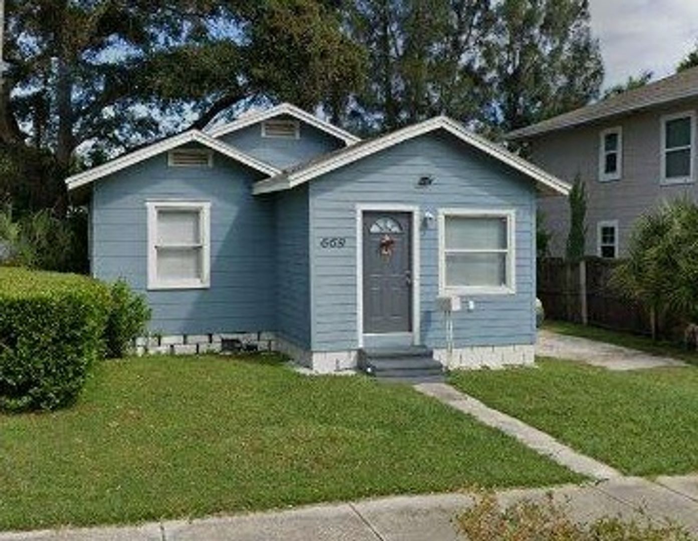St. Petersburg House: 669 Newton Ave South