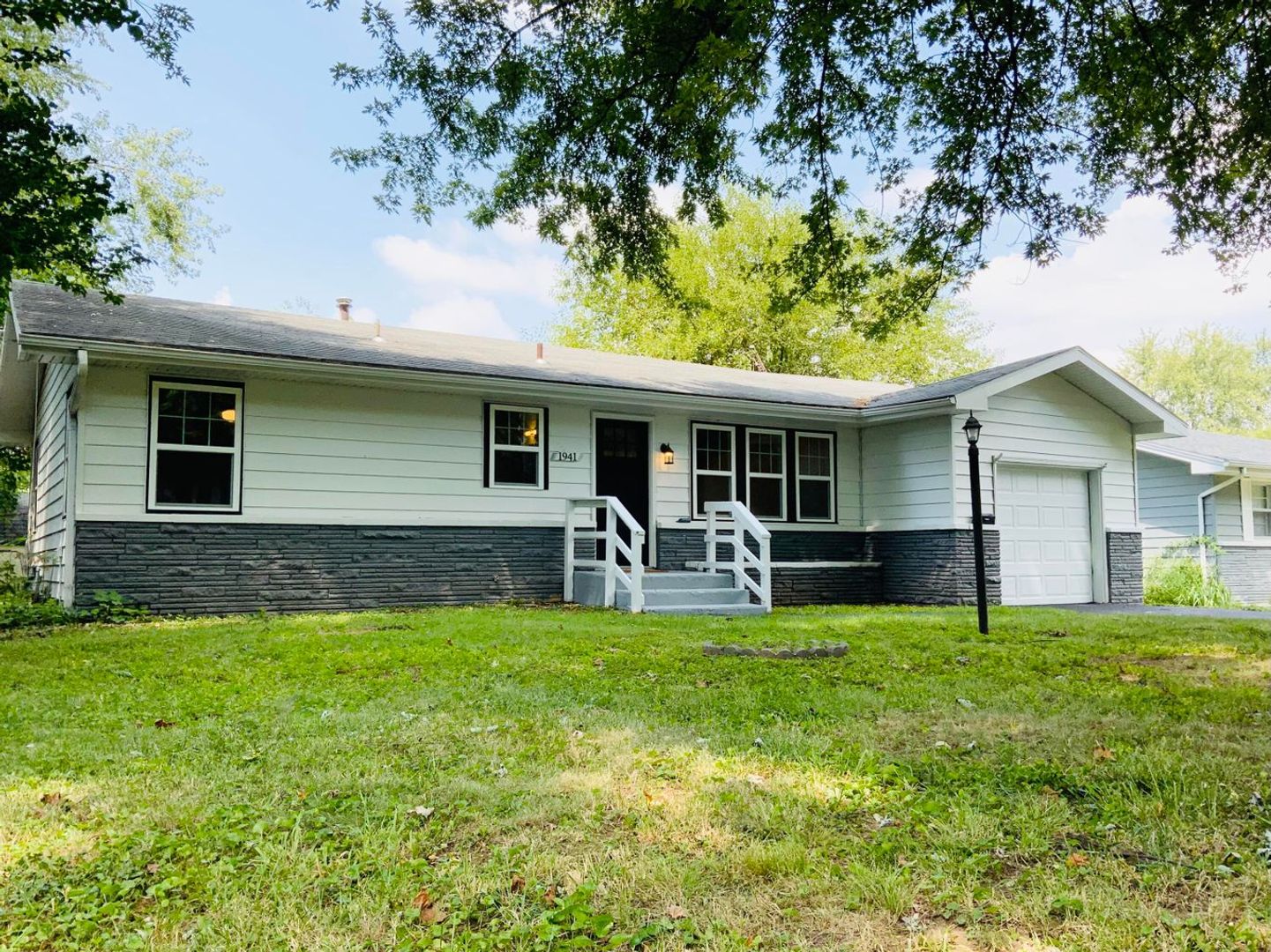 Springfield House: 1941 S Sagamont Ave