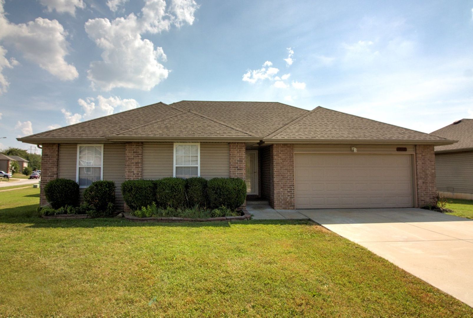 Springfield House: 2444 W Brook Ridge