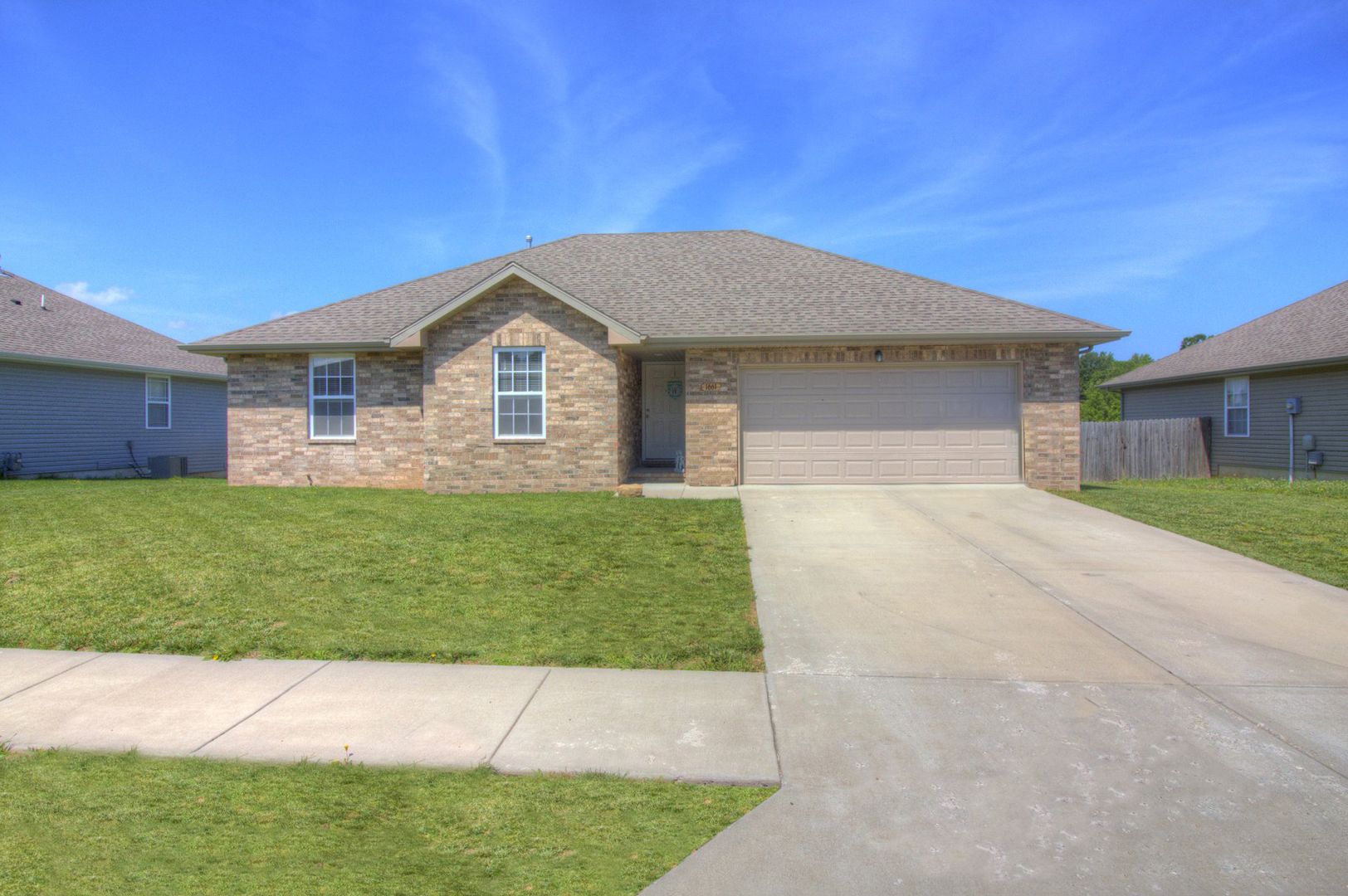 Nixa House: 1661 N Mallard