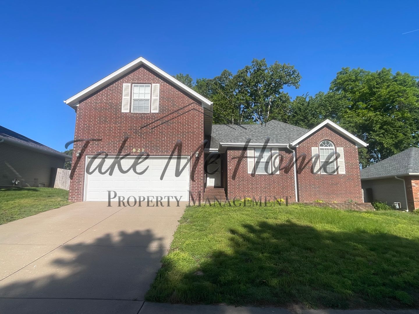 Nixa House: 821 S Barberry Ct