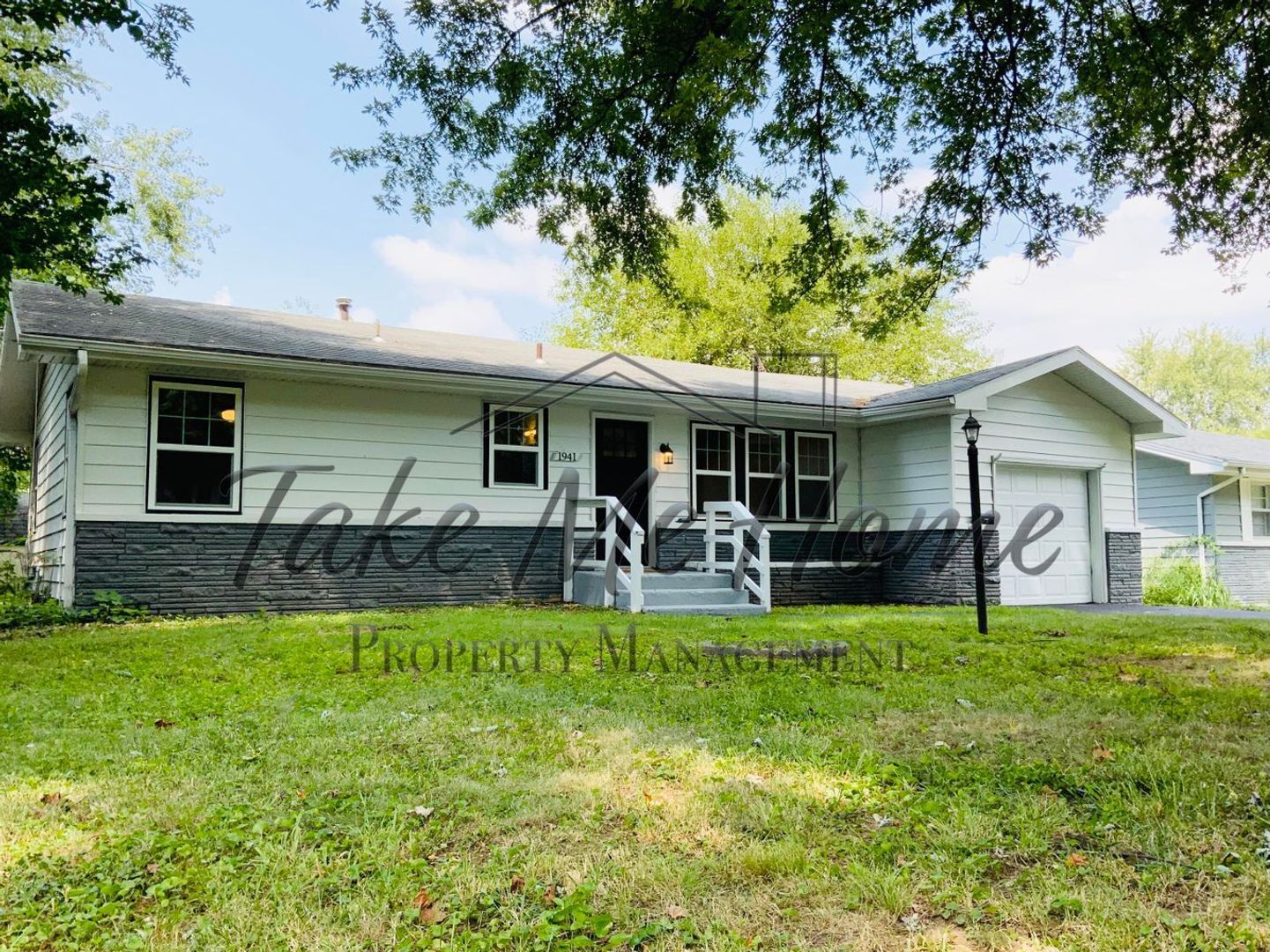 Springfield House: 1941 S Sagamont Ave