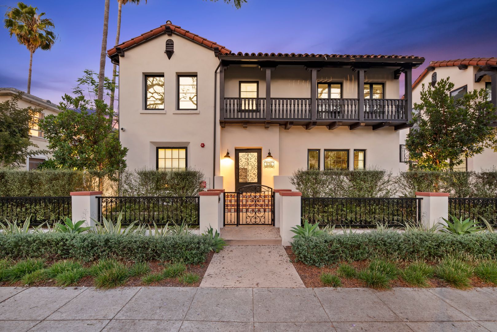 Beverly Hills Apartment: 332 - 336 N Oakhurst Drive