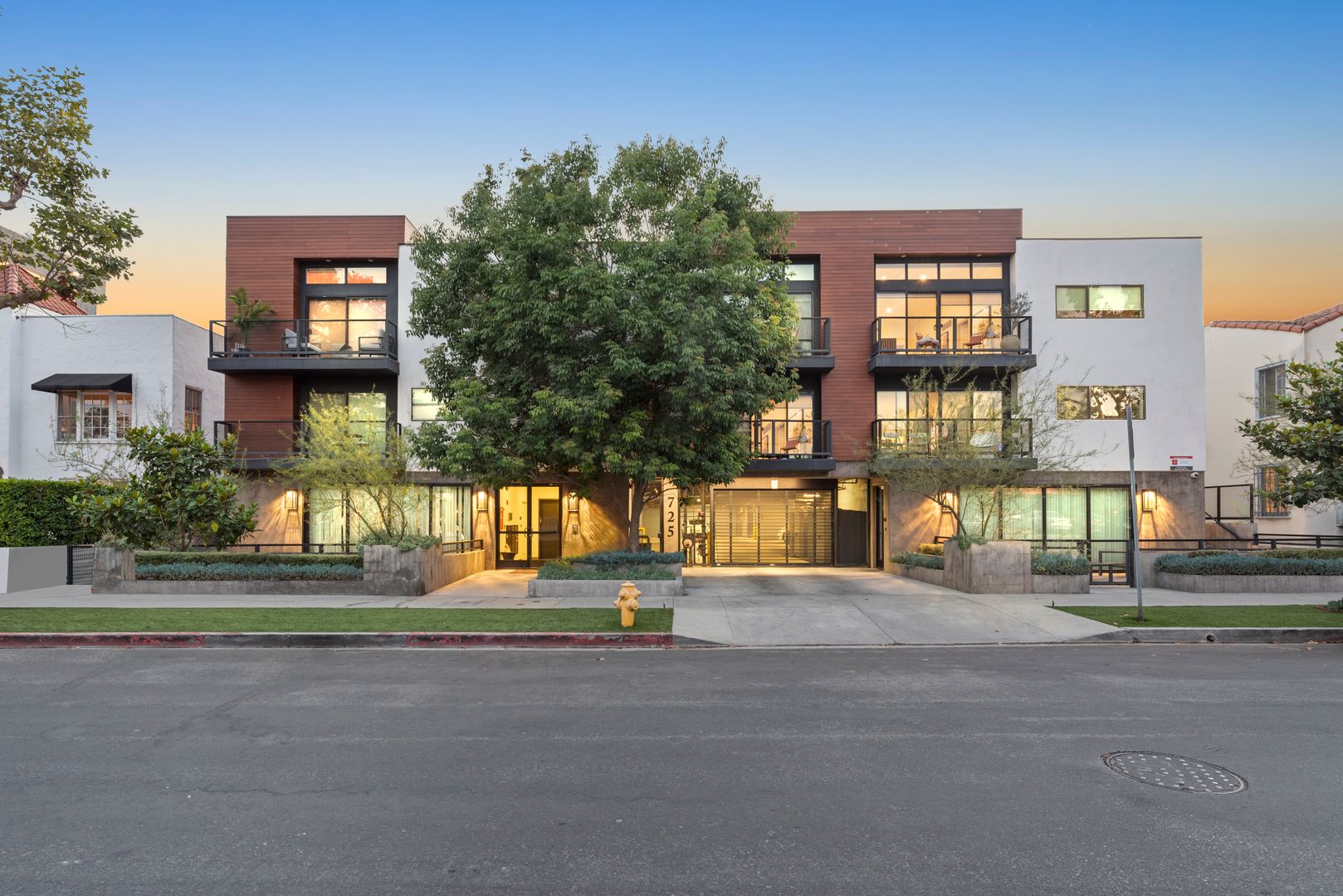Los Angeles Apartment: 725 N Alfred St