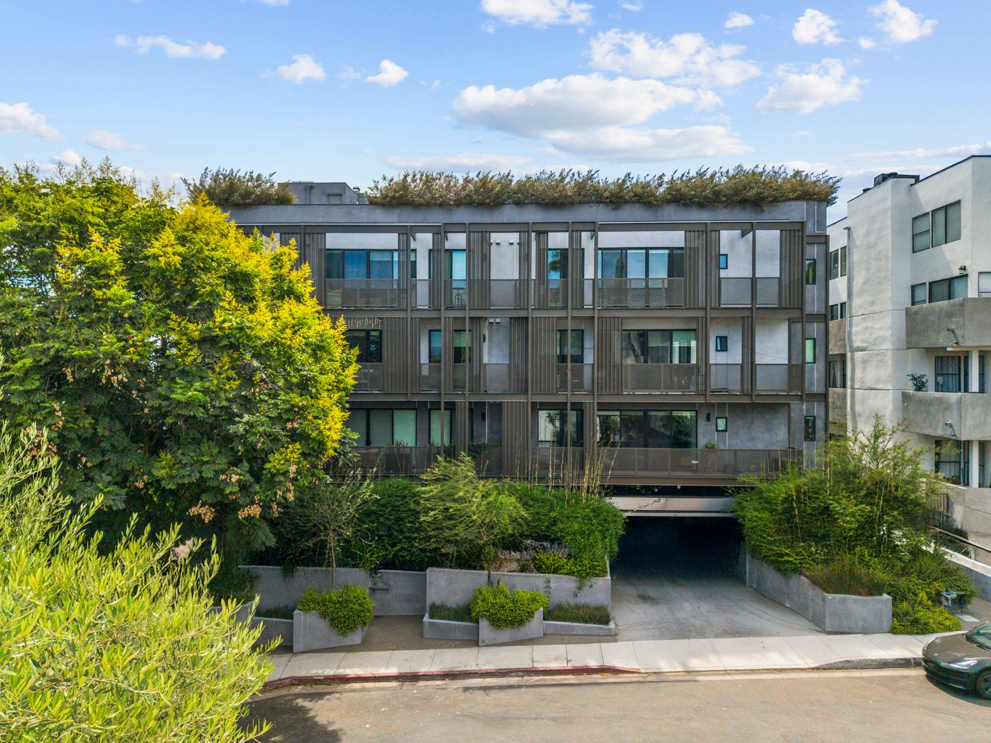 West Hollywood Apartment: 829 Larrabee Street