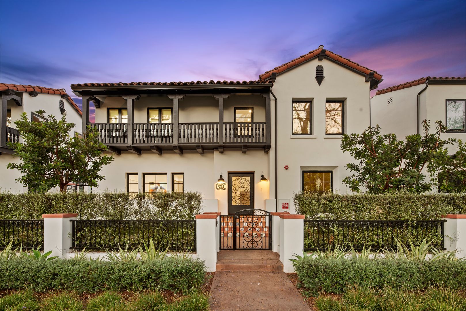 Beverly Hills Apartment: 332 - 336 N Oakhurst Dr.