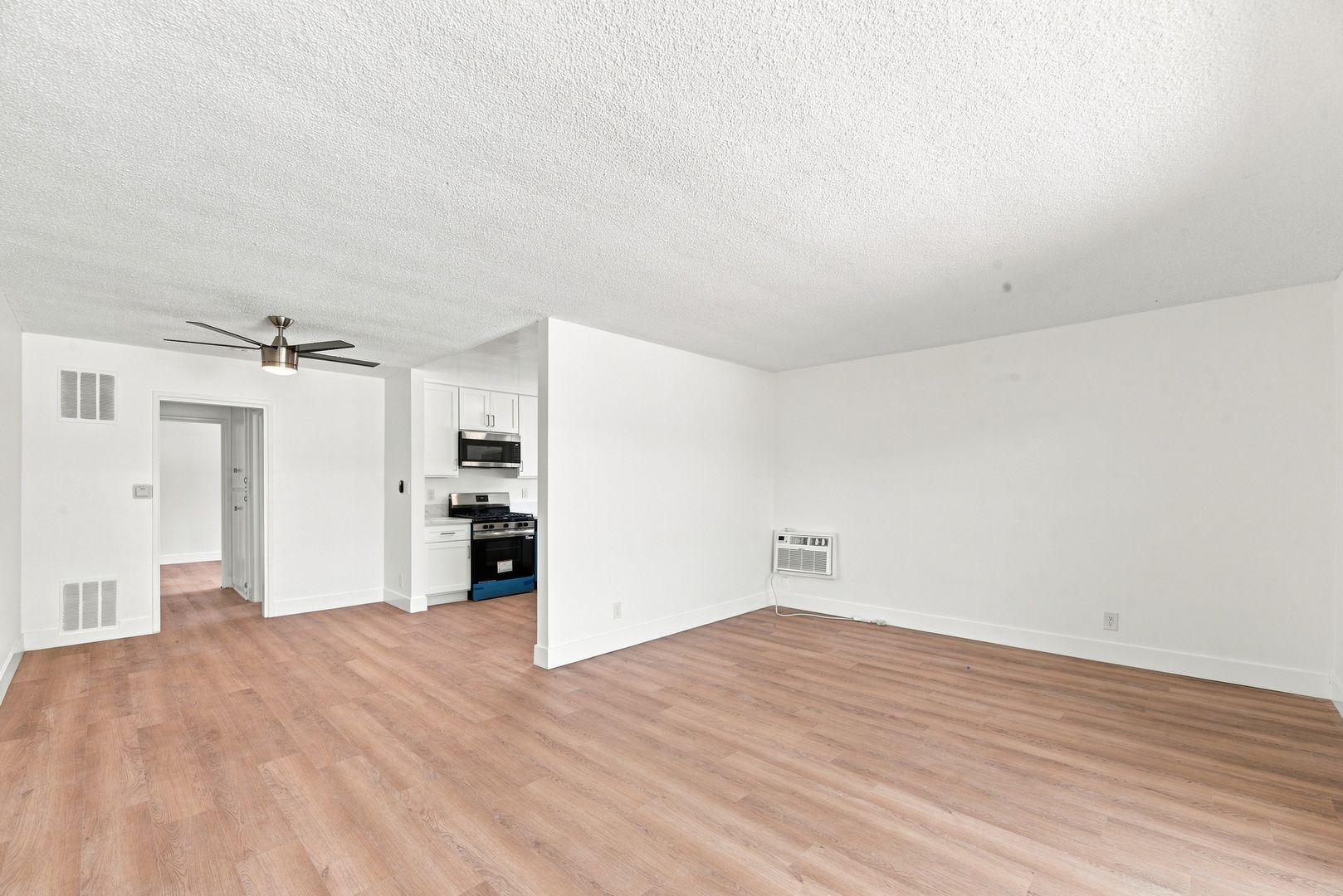 West Hollywood Apartment: 1301 Havenhurst Drive