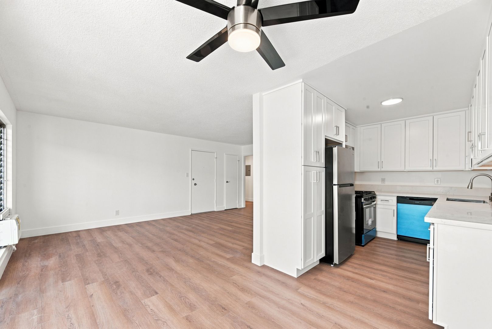West Hollywood Apartment: 1301 Havenhurst Drive