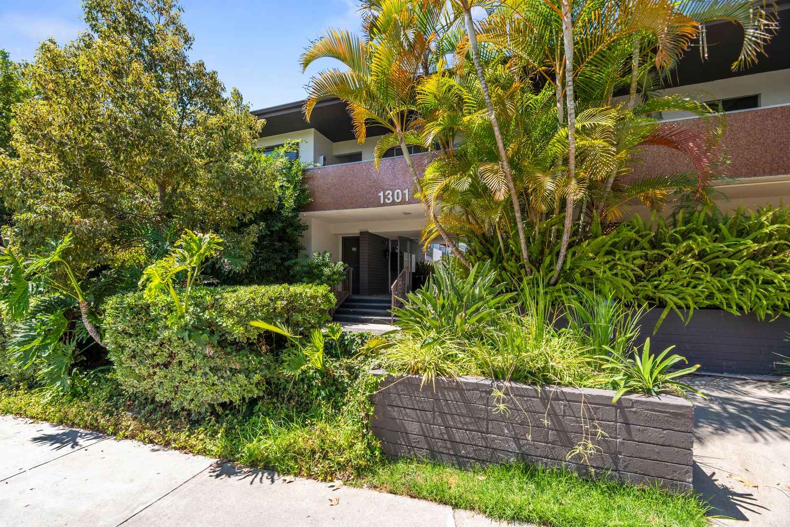 West Hollywood Apartment: 1301 Havenhurst Drive