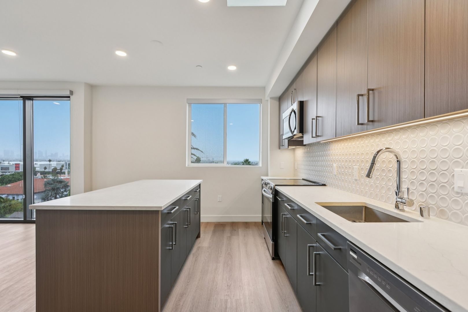 Los Angeles Apartment: 5717 Carlton Way