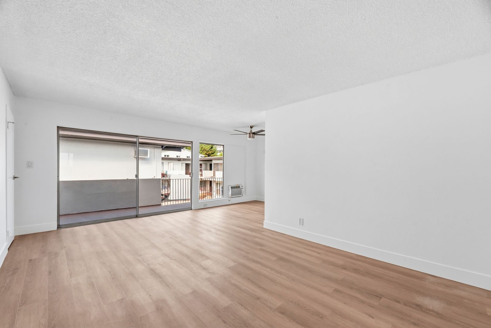 West Hollywood Apartment: 1301 Havenhurst Drive