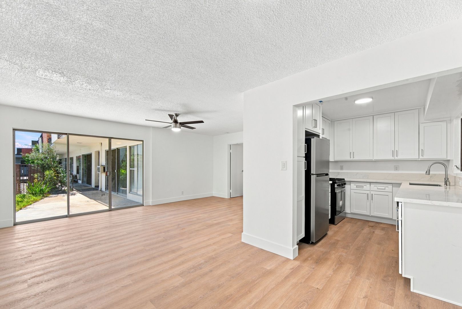 West Hollywood Apartment: 1301 Havenhurst Drive