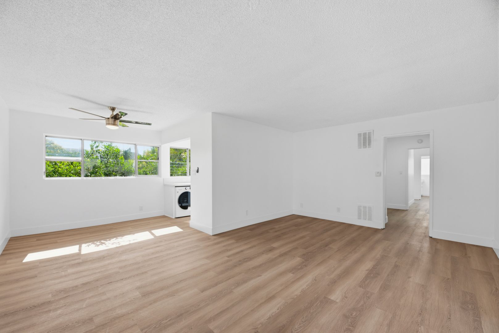 West Hollywood Apartment: 1301 Havenhurst Drive