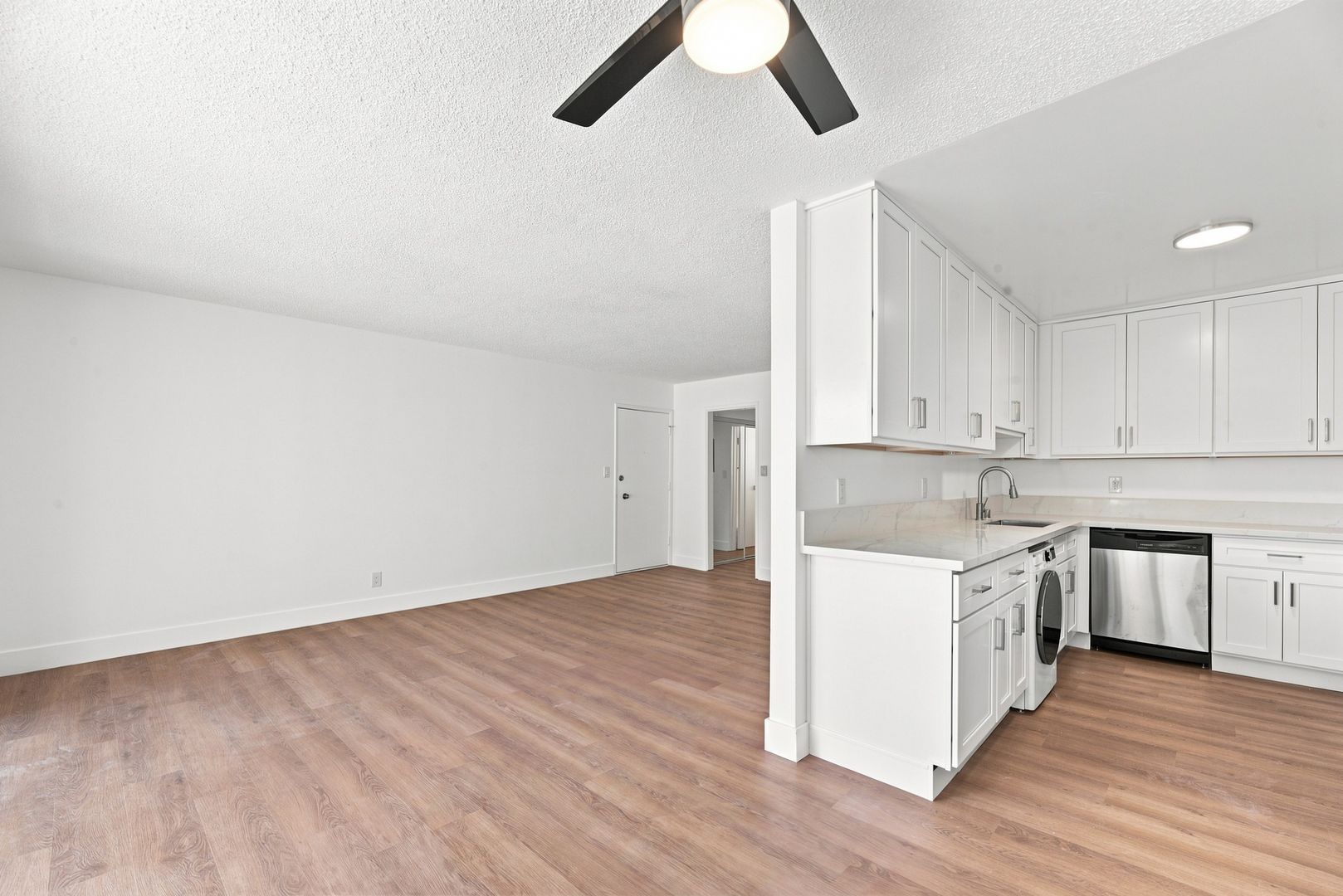 West Hollywood Apartment: 1301 Havenhurst Drive