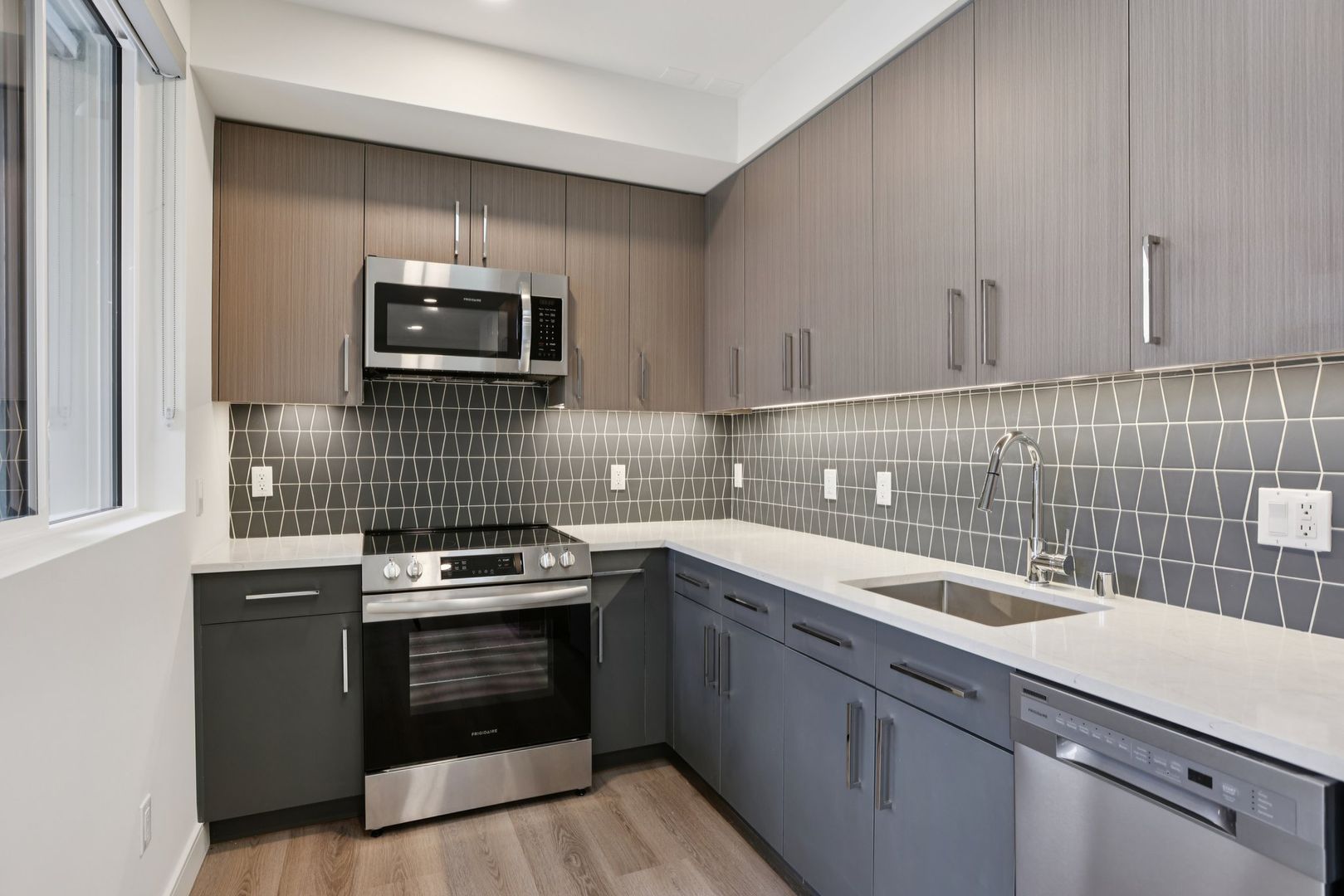 Los Angeles Apartment: 5717 Carlton Way