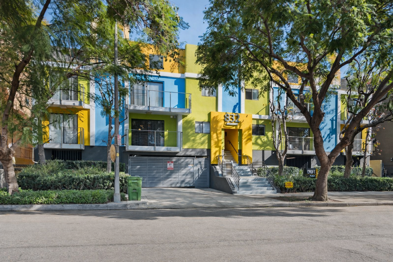Los Angeles Apartment: 832 Croft Avenue