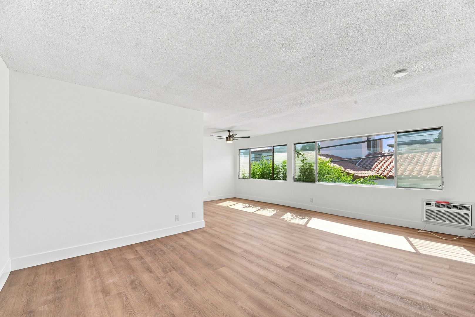 West Hollywood Apartment: 1301 Havenhurst Drive