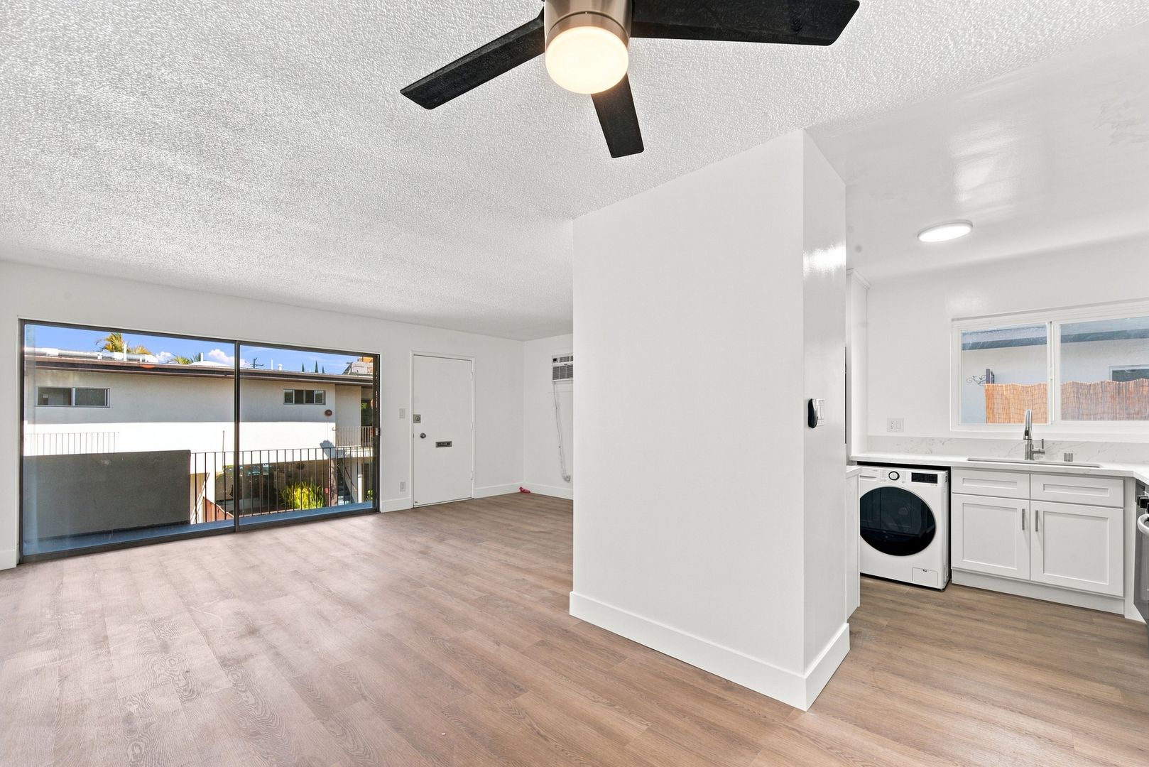 West Hollywood Apartment: 1301 Havenhurst Drive
