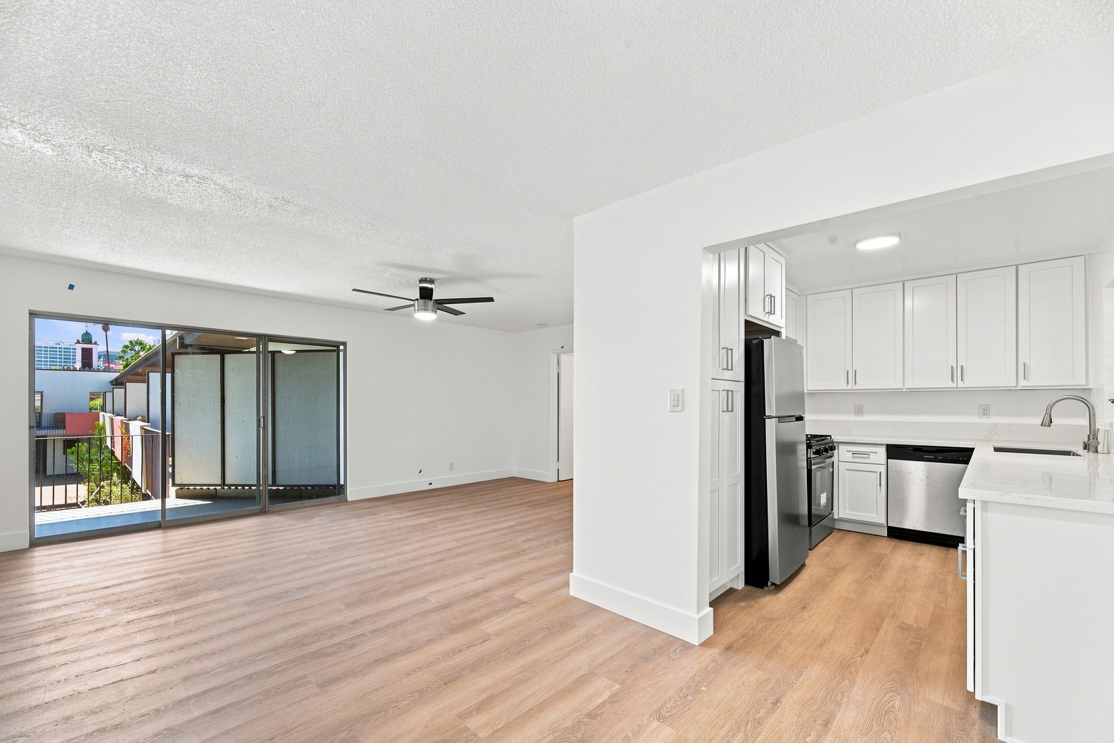 West Hollywood Apartment: 1301 Havenhurst Drive