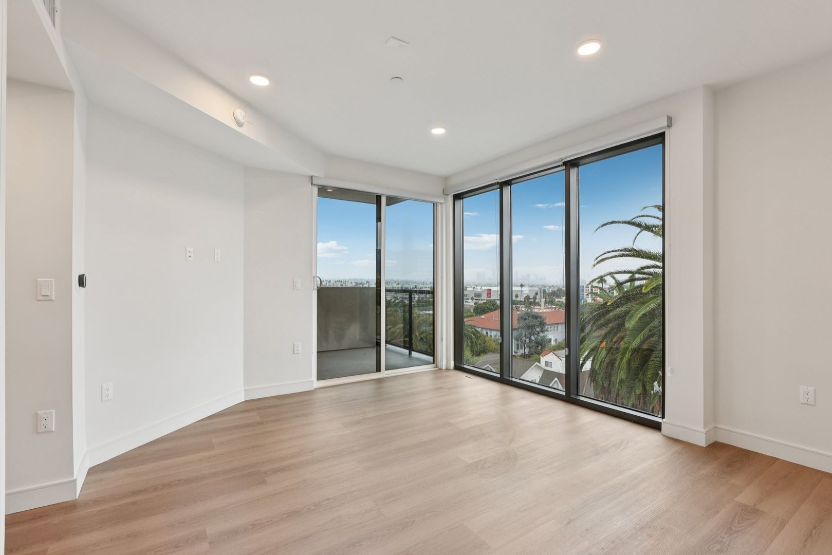 Los Angeles Apartment: 5717 Carlton Way