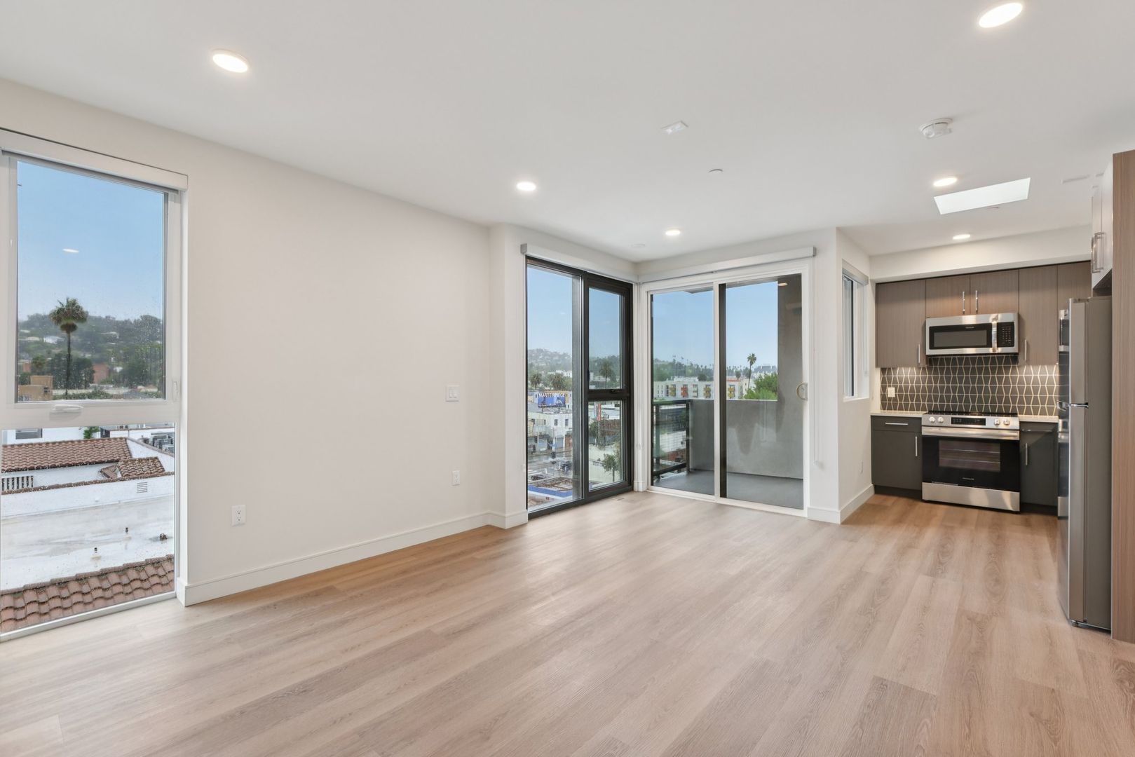 Los Angeles Apartment: 5717 Carlton Way