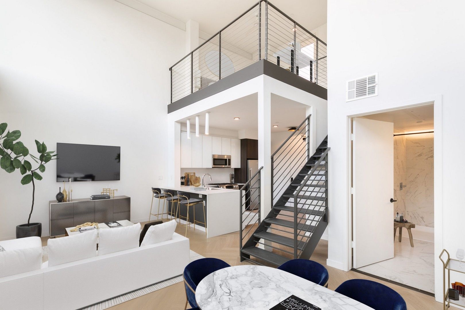 Los Angeles Apartment: 5570 Melrose Avenue