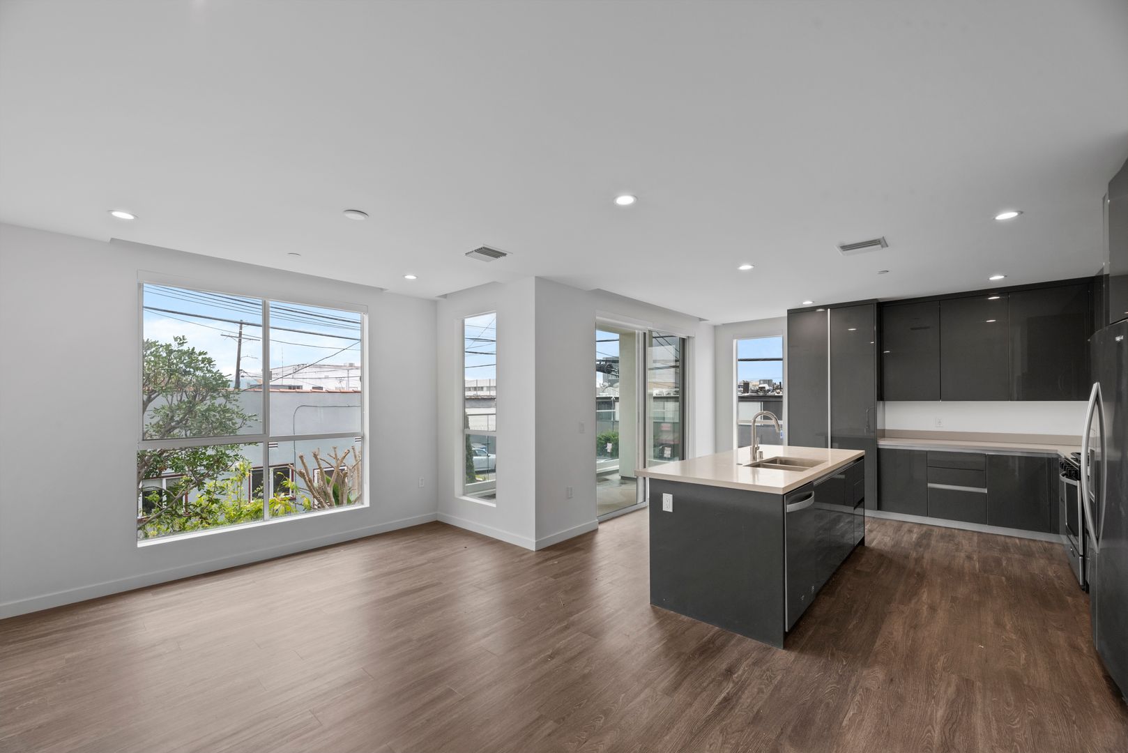 Los Angeles Apartment: 714 Sweetzer Avenue