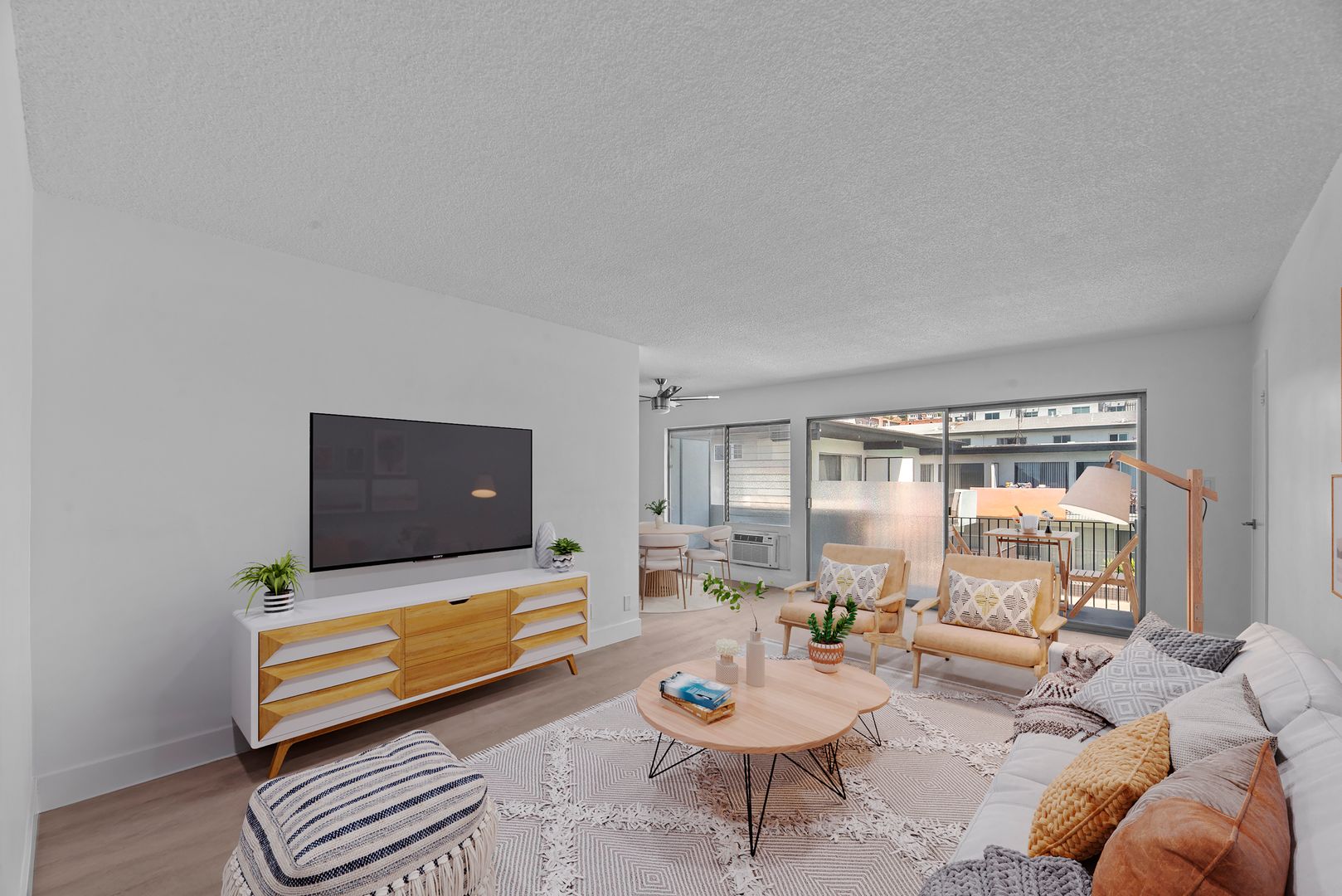 West Hollywood Apartment: 1301 Havenhurst Drive