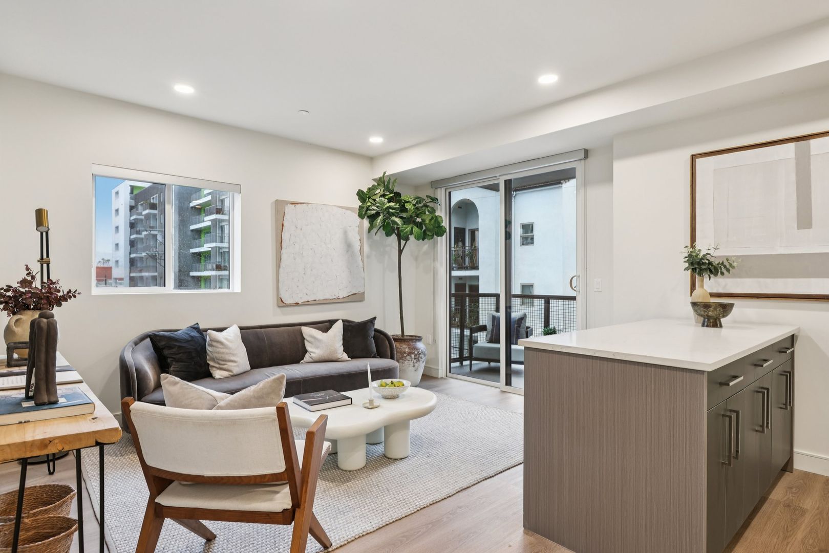 Los Angeles Apartment: 5717 Carlton Way