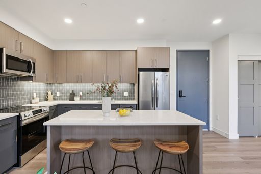 NOW OFFERING 4 WEEKS FREE ON SELECT UNITS – photo 1