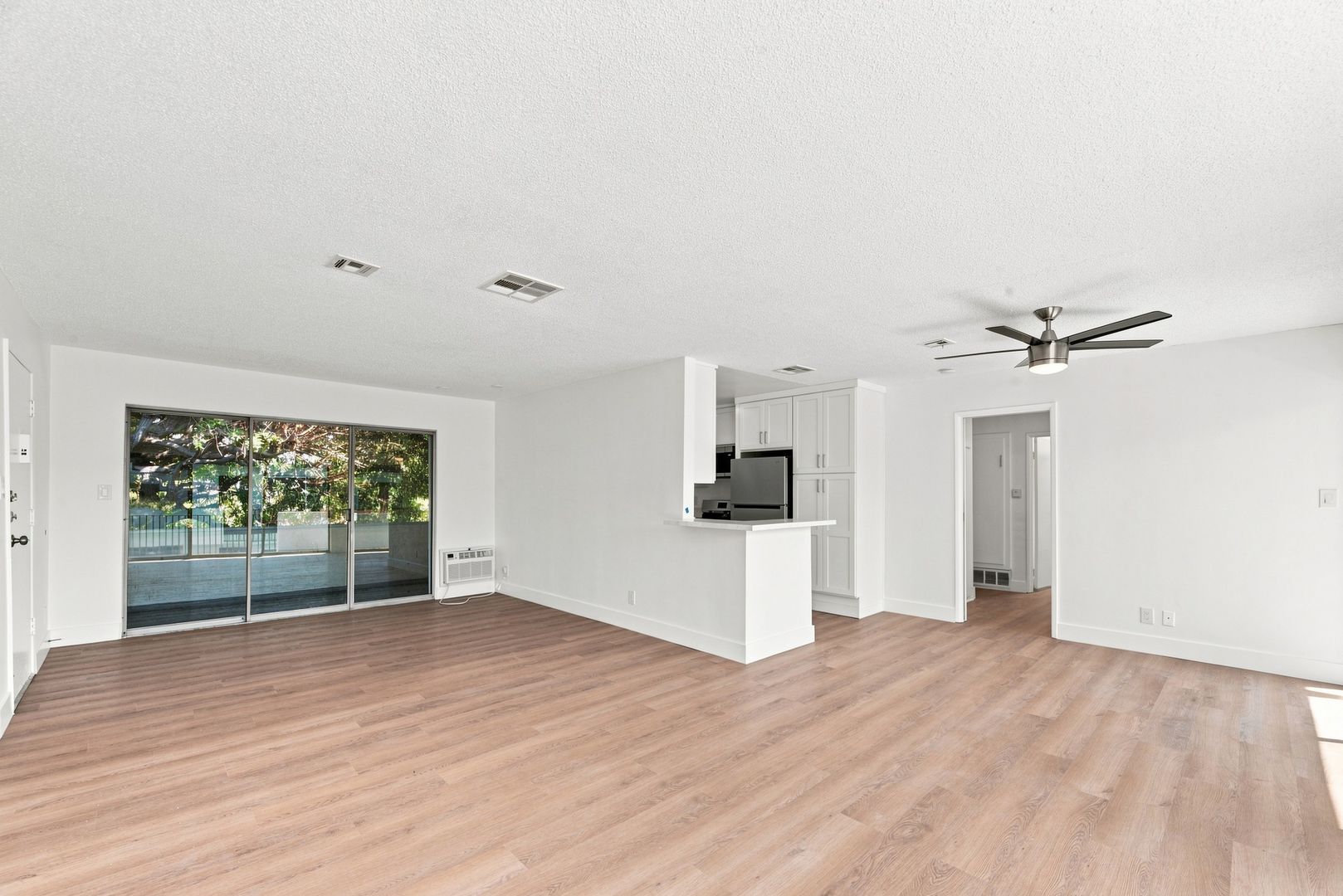 West Hollywood Apartment: 1301 Havenhurst Drive