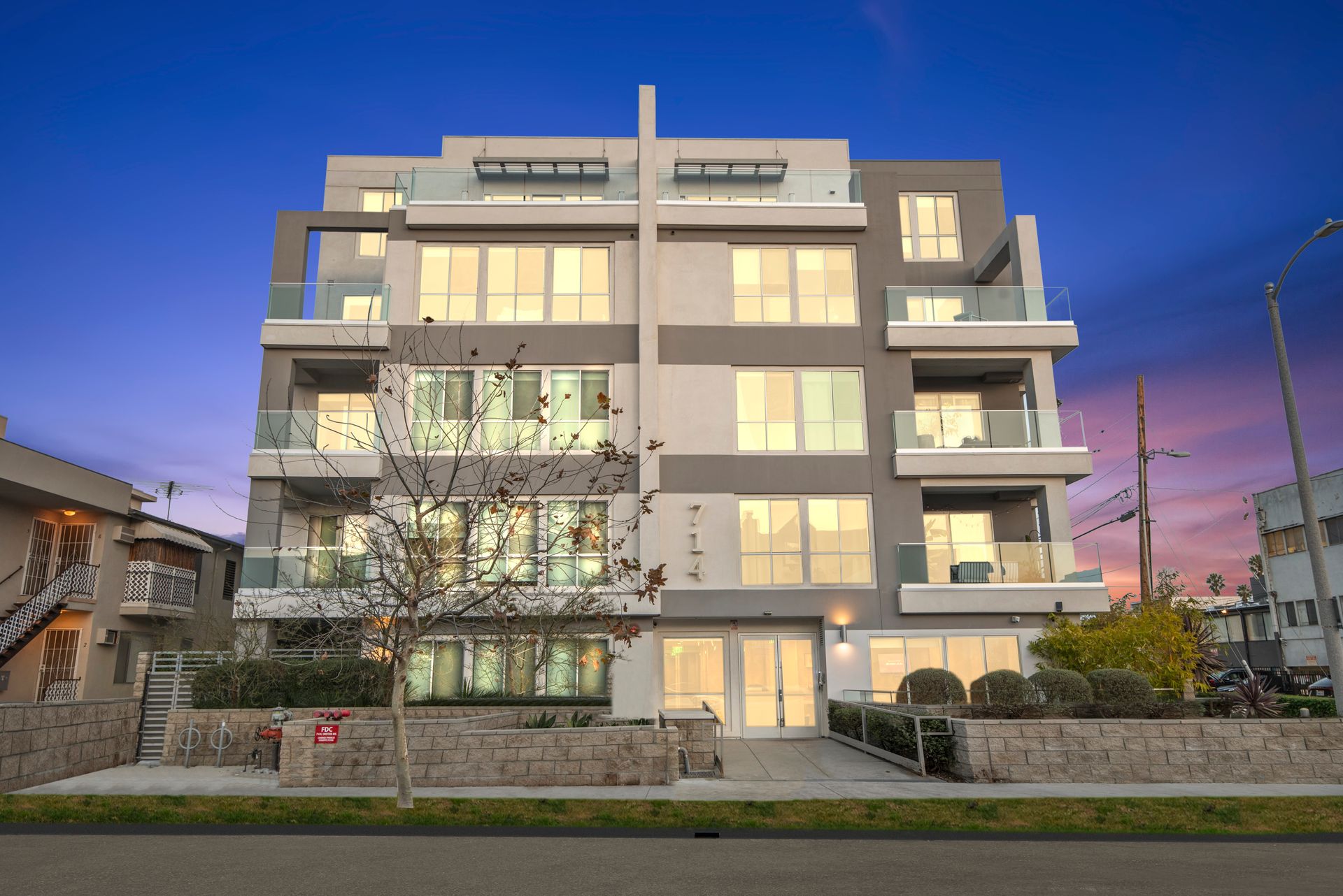 Los Angeles Apartment: 714 Sweetzer Avenue