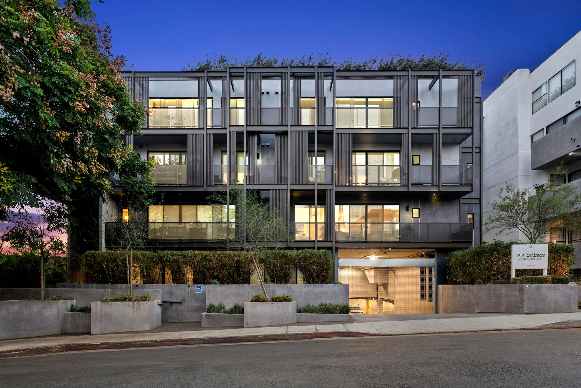 West Hollywood Apartment: 829 Larrabee Street