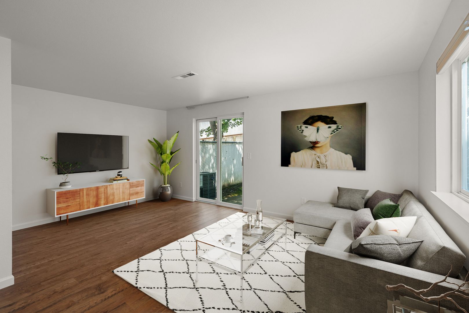 Talent Apartment: 220 West Rapp Road